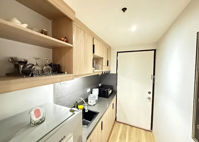 Apartment Poblacion Makati Queen Bed Wifi Ac Near Bars *