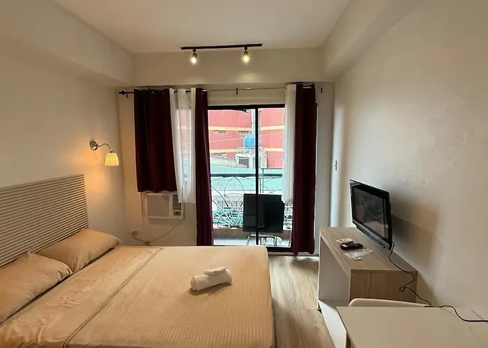 Poblacion Makati Queen Bed Wifi Ac Near Bars Apartment Manila
