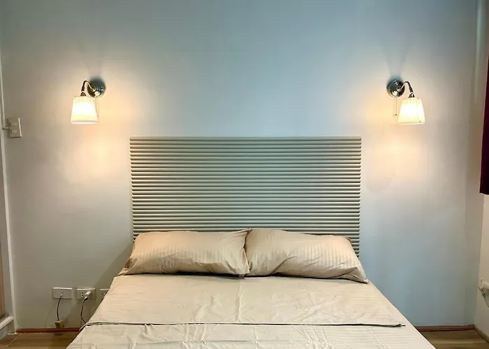 Apartment Poblacion Makati Queen Bed Wifi Ac Near Bars