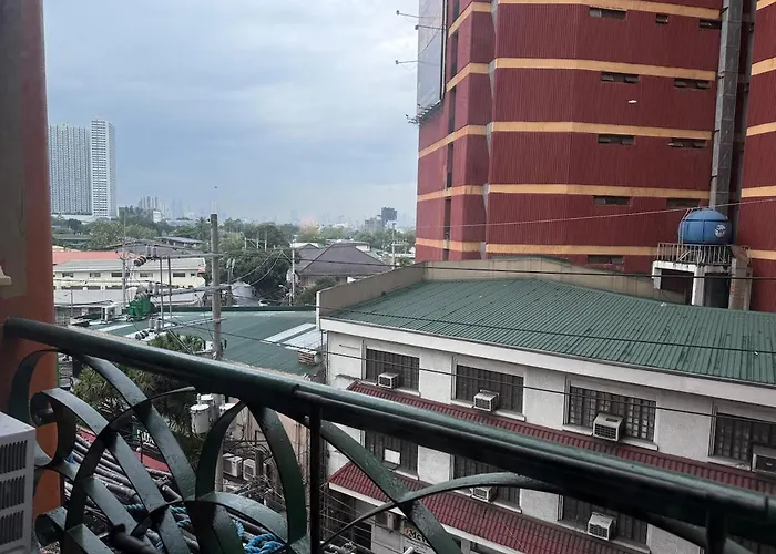 Poblacion Makati Queen Bed Wifi Ac Near Bars Manila