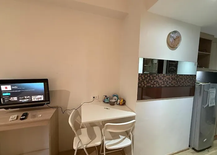 Apartment Poblacion Makati Queen Bed Wifi Ac Near Bars