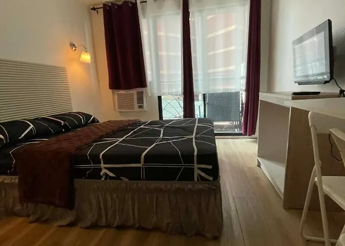 Poblacion Makati Queen Bed Wifi Ac Near Bars Apartment *